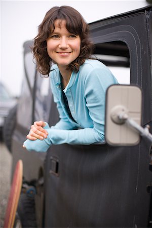 stinson beach - Porträt Frau aus Passagier Fenster Auto gelehnt Stockbilder - Lizenzpflichtiges, Bildnummer: 700-02125631