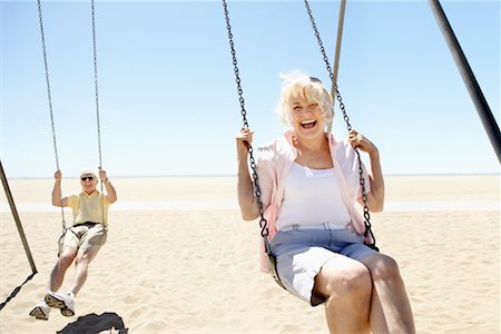 santa mónica - Senior Couple on Swings, Santa Monica Pier, Santa Monica, California, USA Foto de stock - Con derechos protegidos, Código: 700-02125698