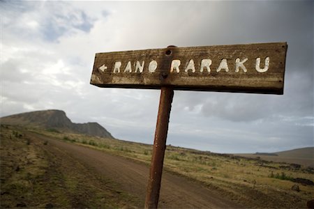 Signe et route de Rano Raraku, île de Pâques, Chili Photographie de stock - Rights-Managed, Code: 700-02128887