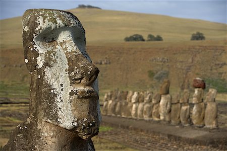 simsearch:700-00610178,k - Moai, Tongariki Beach, Easter Island, Chile Fotografie stock - Rights-Managed, Codice: 700-02128891