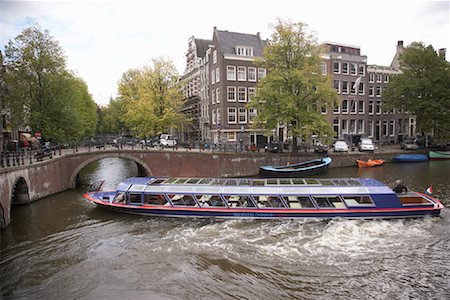 simsearch:600-01632730,k - Boat on Canal, Amsterdam, Netherlands Foto de stock - Con derechos protegidos, Código: 700-02129112