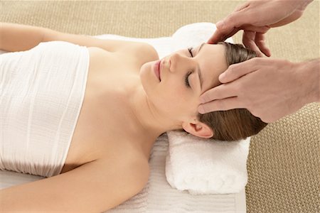 simsearch:649-07118659,k - Femme recevant un Massage Photographie de stock - Rights-Managed, Code: 700-02121356