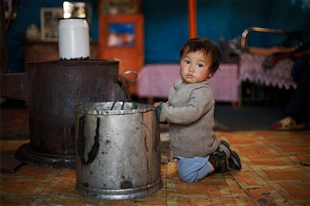 simsearch:841-05796497,k - Portrait de l'enfant sur le plancher, le Parc National de Khustain Nuruu, Mongolie Photographie de stock - Rights-Managed, Code: 700-02156728
