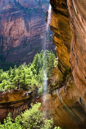 parque nacional zion - Emerald Pools Trail and Waterfall, Zion National Park, Utah, USA Foto de stock - Con derechos protegidos, Código: 700-02175795