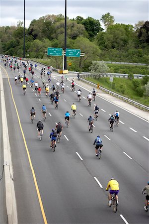 fund-raising - Ride for Heart Cyclists, Don Valley Parkway, Toronto, Ontario, Canada Fotografie stock - Rights-Managed, Codice: 700-02176499