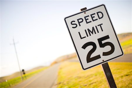 signalisation - Panneau routier sur la route de campagne Photographie de stock - Rights-Managed, Code: 700-02200140