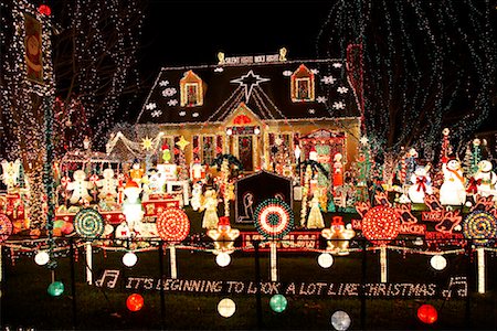 suburb house at night - Christmas Decorations Stock Photo - Rights-Managed, Code: 700-02200359