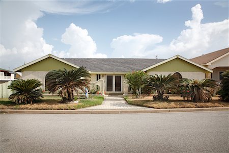 suburban sky - Exterior of House, Galveston, Texas, USA Foto de stock - Con derechos protegidos, Código: 700-02200636