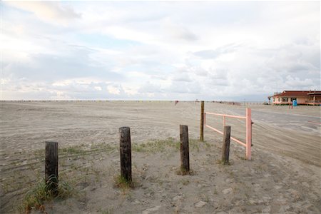 racing fences - Entrance to Beach Parking Lot, R A Apffel Park, Galveston, Texas, USA Stock Photo - Rights-Managed, Code: 700-02200648