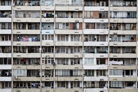 run down building - Immeuble d'habitation, Sofia, Bulgarie Photographie de stock - Rights-Managed, Code: 700-02200780