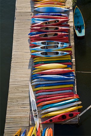 sommersport - Kajaks am Dock Stockbilder - Lizenzpflichtiges, Bildnummer: 700-02200836