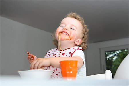 Baby Eating Spaghetti Foto de stock - Direito Controlado, Número: 700-02216104