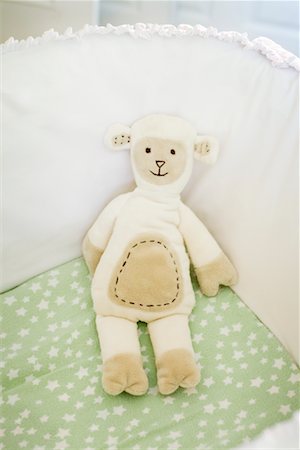 del bebè - Baby's Toy in Bassinet Fotografie stock - Rights-Managed, Codice: 700-02216100