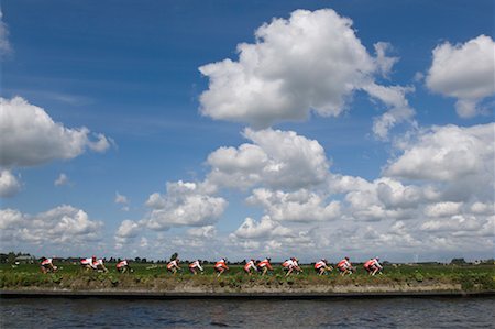 fahrradrennen - Cylists am Flussufer, Delft, Zuid-Holland, Niederlande Stockbilder - Lizenzpflichtiges, Bildnummer: 700-02222994