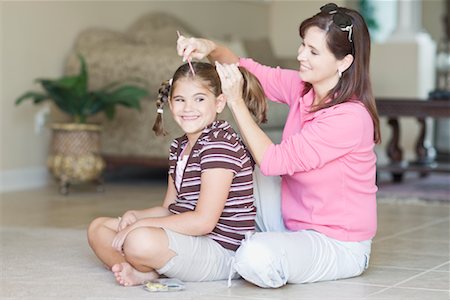 styling hair - Cheveux de mère fille stylisme Photographie de stock - Rights-Managed, Code: 700-02231927