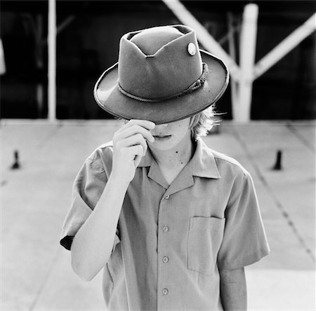 sem propriedade - Portrait of Boy Tipping Hat Foto de stock - Direito Controlado, Número: 700-02232032