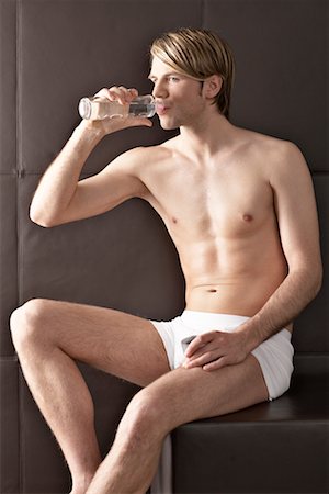 simsearch:700-00077220,k - Man trinkt aus Flasche Wasser Stockbilder - Lizenzpflichtiges, Bildnummer: 700-02244570