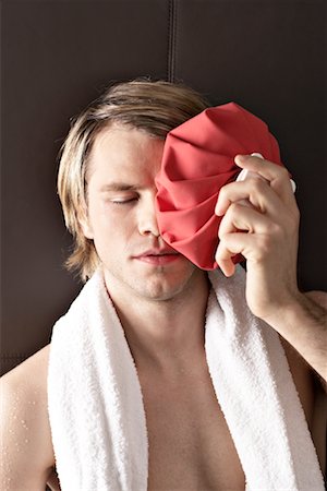 Man with Cold Pack on Head Fotografie stock - Rights-Managed, Codice: 700-02244582