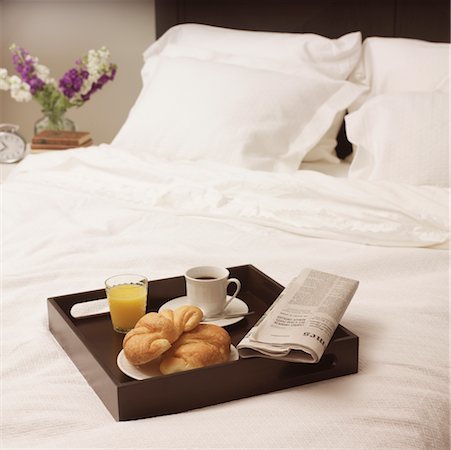 Breakfast Tray on Bed Foto de stock - Con derechos protegidos, Código: 700-02244767