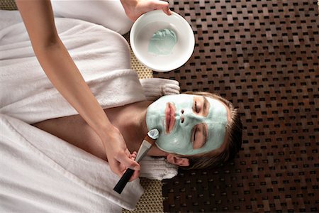 spa treatment - Man Getting a Facial Foto de stock - Con derechos protegidos, Código: 700-02244992