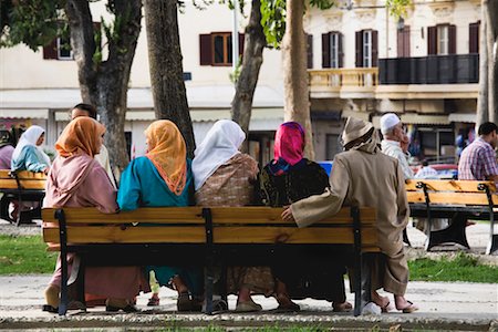 People on Park Bench, Morocco Foto de stock - Con derechos protegidos, Código: 700-02245117