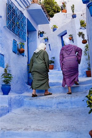 Femmes marche escalier, Chefchaouen, Maroc Photographie de stock - Rights-Managed, Code: 700-02245110