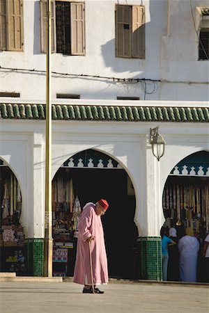 simsearch:700-02245119,k - Homme qui marche dans la rue, Moulay Idriss, Maroc Photographie de stock - Rights-Managed, Code: 700-02245163