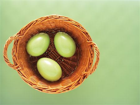 easter basket not people - Easter Eggs in Basket Foto de stock - Con derechos protegidos, Código: 700-02245189