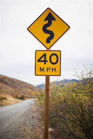 Speed Limit and Curved Road Signs in Methow Valley Near Mazama, Washington, USA Foto de stock - Con derechos protegidos, Código: 700-02245560