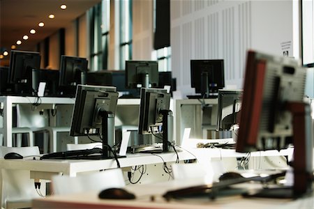 red (interconexión) - Rows of Computers in the Cite de la Musique Library, Paris, France Foto de stock - Con derechos protegidos, Código: 700-02245692