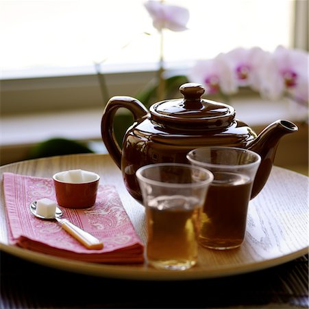 Teapot on Tray with Glasses Foto de stock - Direito Controlado, Número: 700-02264120