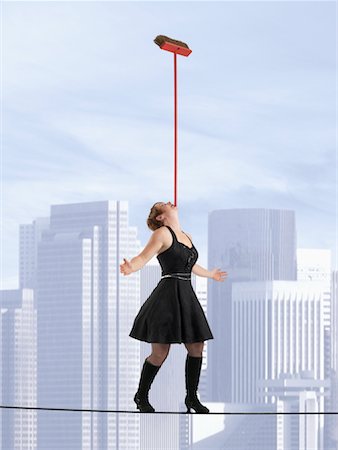 escoba - Tightrope Walker Balancing Broom on Her Chin Foto de stock - Con derechos protegidos, Código: 700-02264963