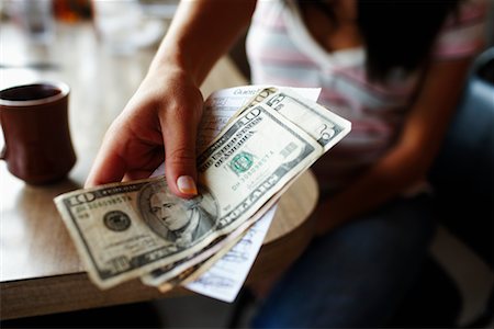 délabré - Woman's Hands Paying Restaurant Bill Foto de stock - Con derechos protegidos, Código: 700-02265389