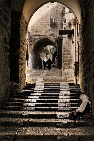 Frau im Treppenhaus in Jerusalem Street, Jerusalem, Israel Stockbilder - Lizenzpflichtiges, Bildnummer: 700-02265651