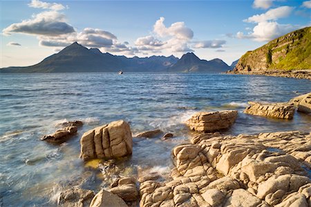 Rocky Shore and Lake, Loch Scavaig, Scotland Foto de stock - Con derechos protegidos, Código: 700-02260024