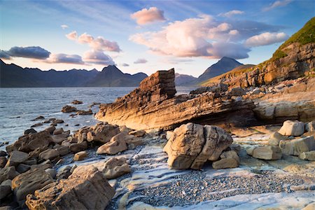 Rocky Shore and Lake, Loch Scavaig, Scotland Foto de stock - Con derechos protegidos, Código: 700-02260026