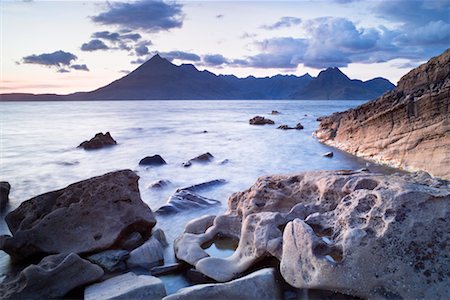 Rocky Shore and Lake, Loch Scavaig, Scotland Foto de stock - Con derechos protegidos, Código: 700-02260029