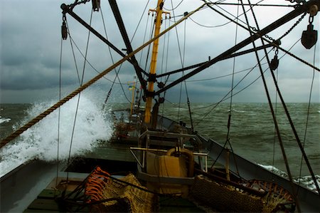 Fishing Boat on Rough Water, North Holland, Netherlands Foto de stock - Con derechos protegidos, Código: 700-02260169