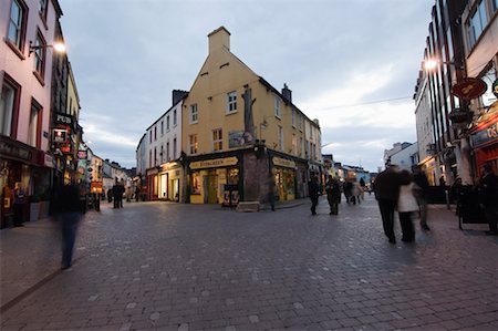 diverging road - Corner of High and Mainguard Streets, Galway, County Galway, Ireland Foto de stock - Con derechos protegidos, Código: 700-02289029