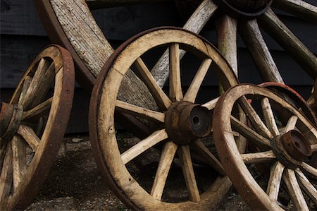 spokes - Old Wagon Wheels, Geersdijk, Zeeland, Netherlands Foto de stock - Con derechos protegidos, Código: 700-02289471