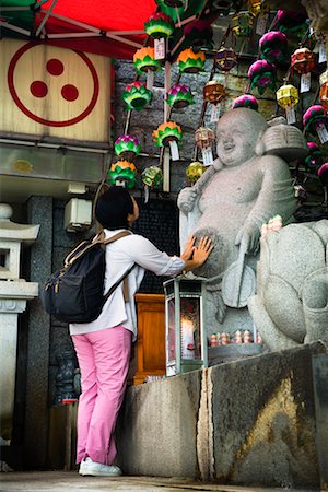 south korean (female) - Buddhist Worshipper at Temple, Bukhansan, Seoul, South Korea Foto de stock - Con derechos protegidos, Código: 700-02289616