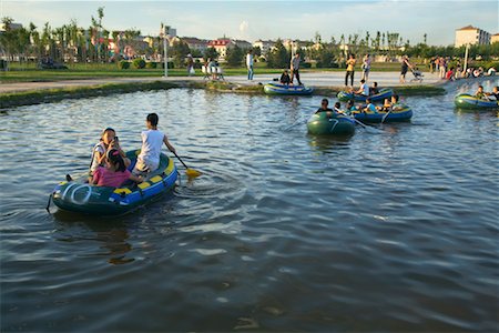 sans cession de droits - Gens en bateau sur l'étang, Xilinhot, Mongolie intérieure, Chine Photographie de stock - Rights-Managed, Code: 700-02289775