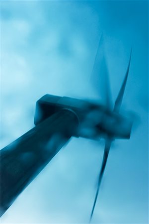 simsearch:700-02289789,k - Looking Up at a Wind Turbine in the Rain, Vordingborg, Denmark Foto de stock - Con derechos protegidos, Código: 700-02289790