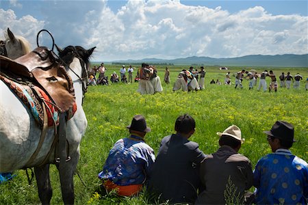 selle (cheval) - Gens qui regardent les lutteurs traditionnels dans le domaine, la Mongolie intérieure, Chine Photographie de stock - Rights-Managed, Code: 700-02314937