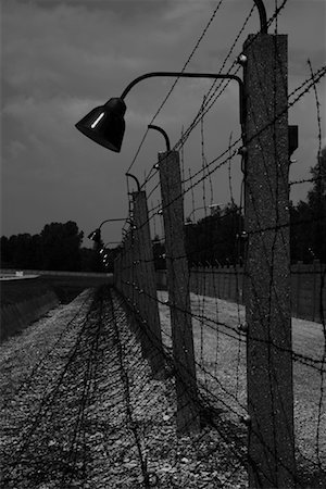 Clôture de barbelés, Dachau, Allemagne Photographie de stock - Rights-Managed, Code: 700-02315039