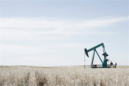 Oil Drill in Field, Alberta, Canada Foto de stock - Con derechos protegidos, Código: 700-02332741