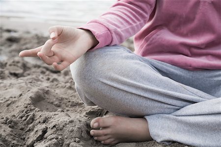 simsearch:700-02033936,k - Close-up of Woman Meditating on the Beach, Nuremburg, Bavaria, Germany Fotografie stock - Rights-Managed, Codice: 700-02345976