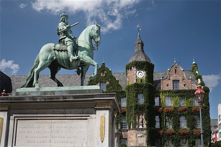 placa (conmemorativa) - Monument by City Hall, Dusseldorf, North Rhine- Westphalia, Germany Foto de stock - Con derechos protegidos, Código: 700-02345981