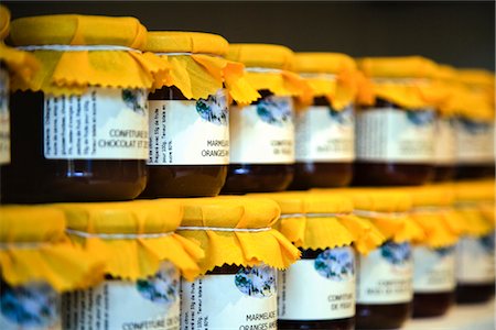 Row of Jars of Sandwich Spreads Foto de stock - Con derechos protegidos, Código: 700-02346021