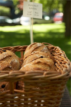 Organic Bread Loaves at Farmer's Market Foto de stock - Con derechos protegidos, Código: 700-02347739